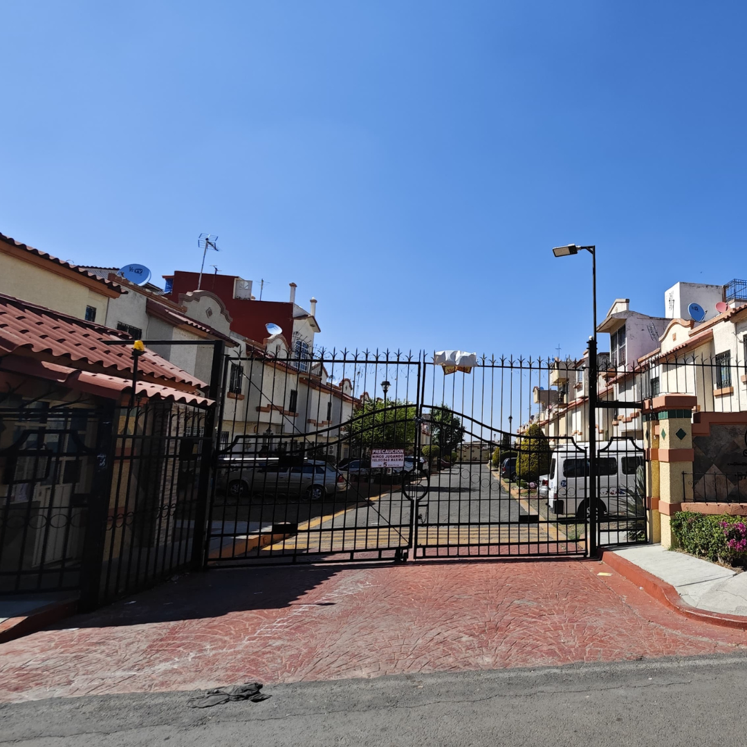 1469-24 PRIV. BAYONA, CASA 17, FRACC. VILLA DEL REAL, TECAMAC, ESTADO DE MEXICO
